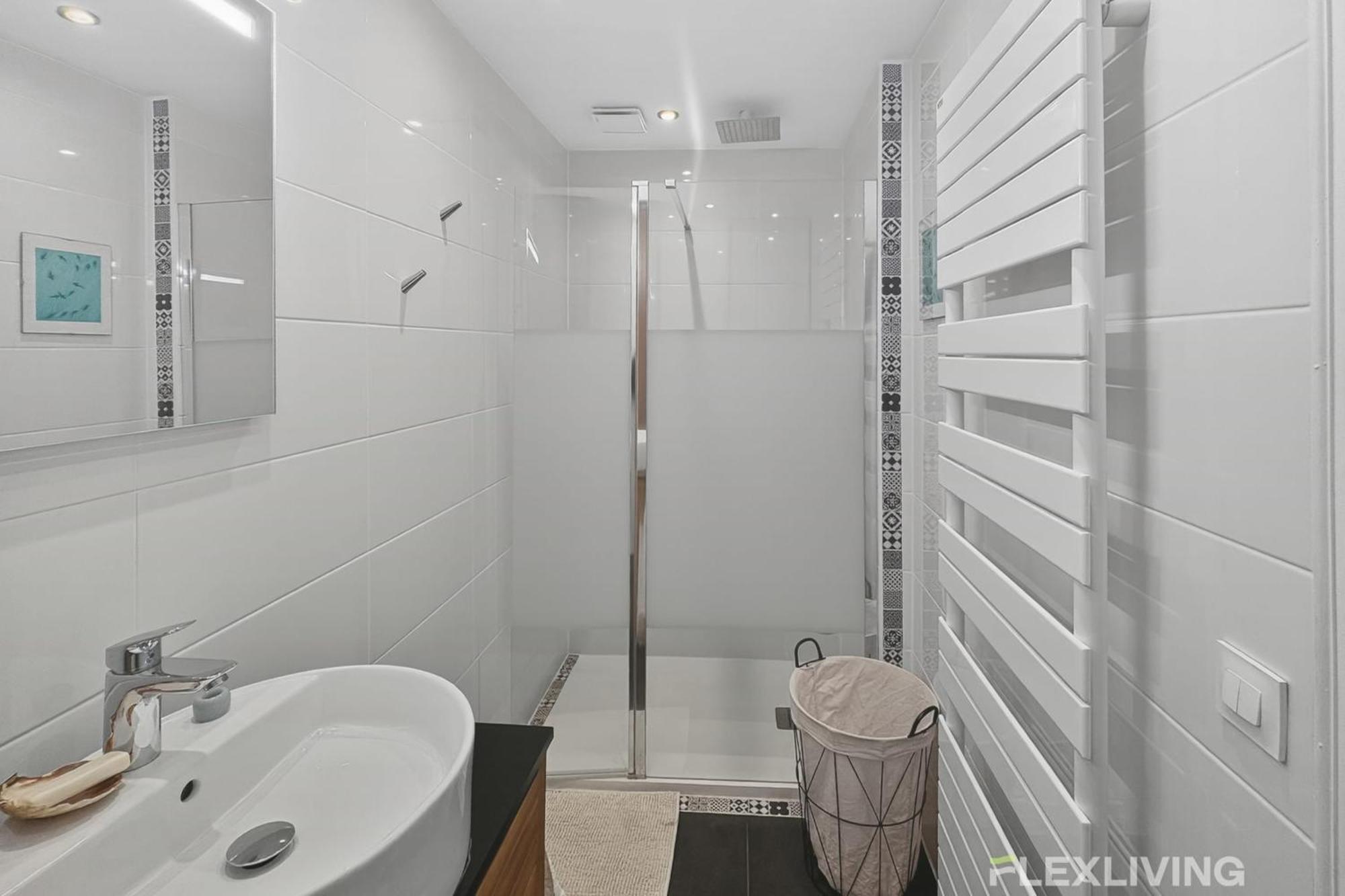 Spacious One-bedroom Just 1 Minute Walk From Montparnasse Train Apartment Paris